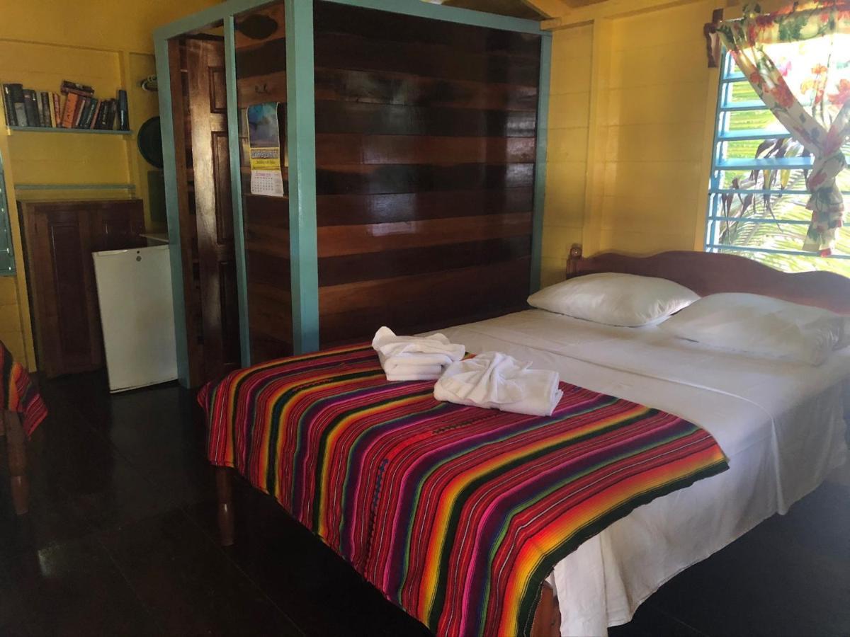 Colinda Cabanas Caye Caulker Exterior photo
